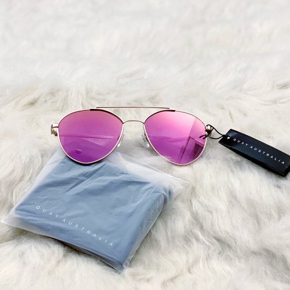 Quay Australia Accessories - NWT Quay Dragonfly Sunglasses - Matte Gold / Pink